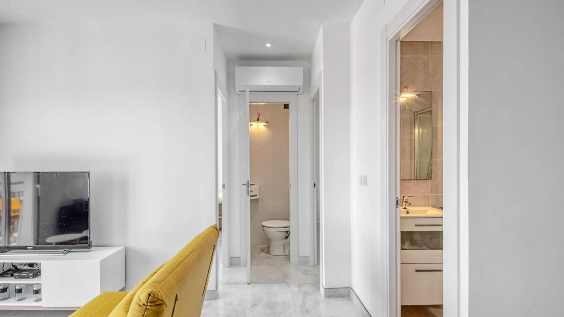 Pretty Apartment With Balcony روساس 0*,  إسبانيا