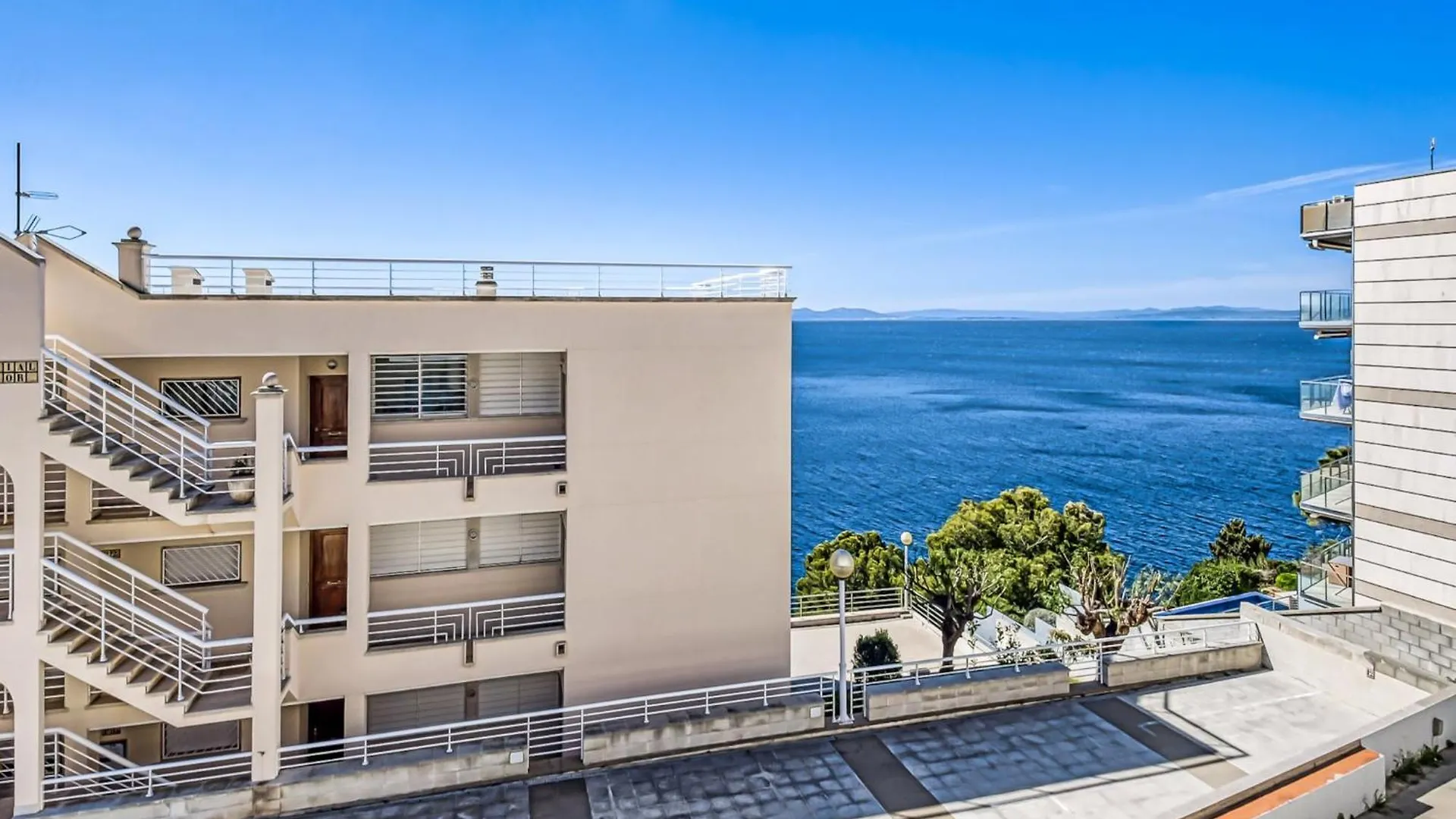 Pretty Apartment With Balcony روساس