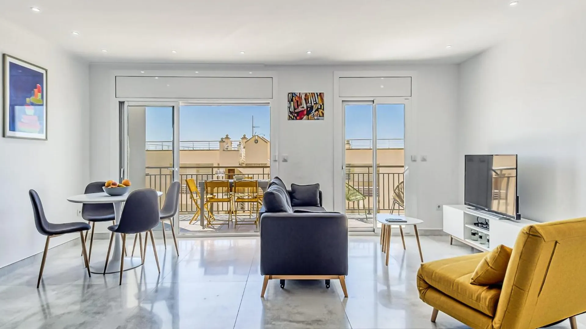 Pretty Apartment With Balcony روساس